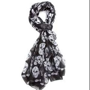🖤 Skull scarf